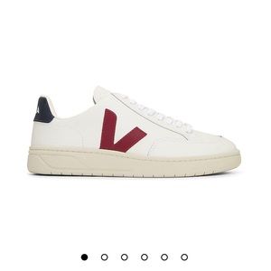 brand new 
V-12 Sneaker in Extra White & Marsala Nautico size 9 mens